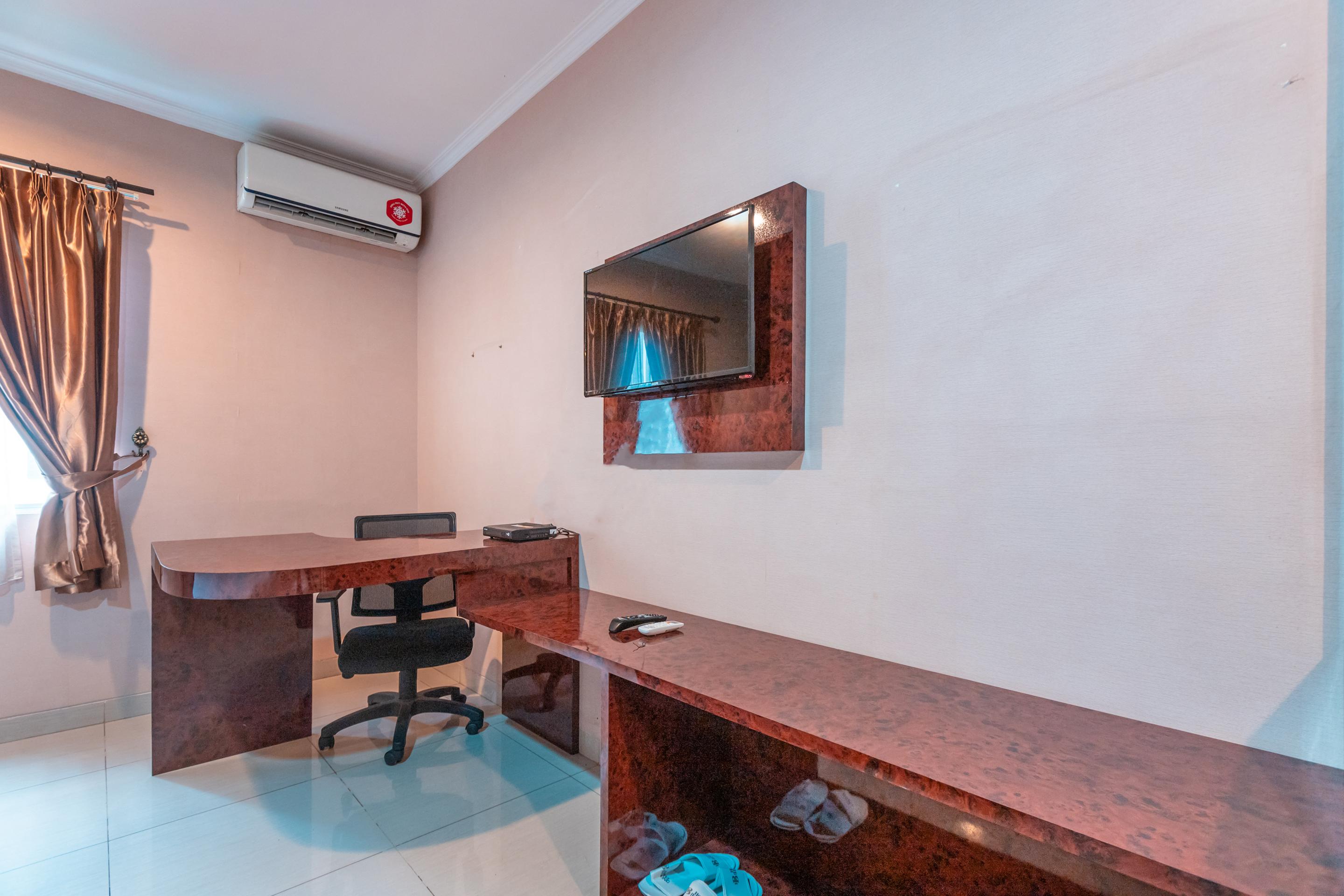 Vaccinated Staff - Oyo Flagship 2131 Hotel Binong Tangerang Exterior foto