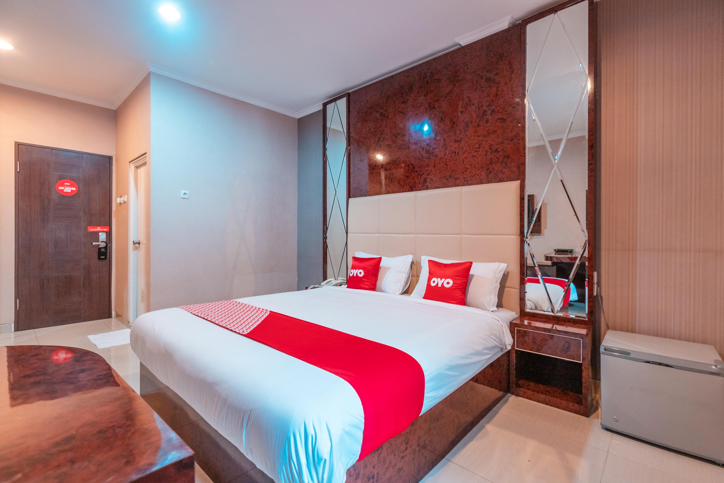 Vaccinated Staff - Oyo Flagship 2131 Hotel Binong Tangerang Exterior foto